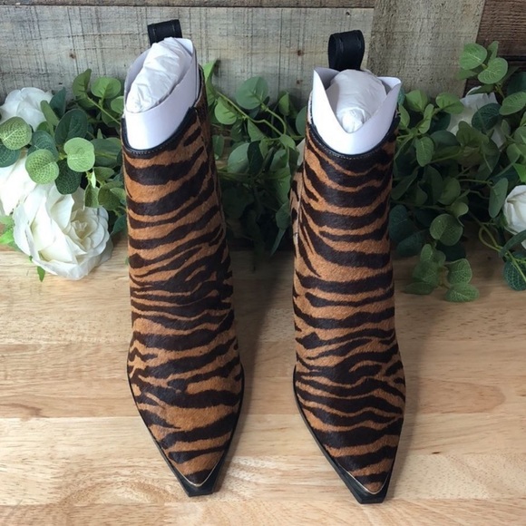 Tiger Print Booties - Picture 5 of 6